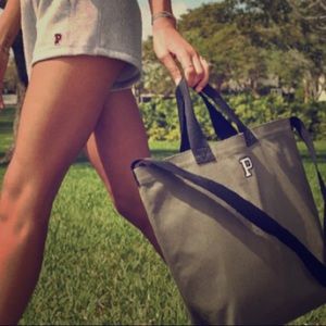 ❤️ NWT - VS PINK Picnic Cooler Tote, 2pc. Set